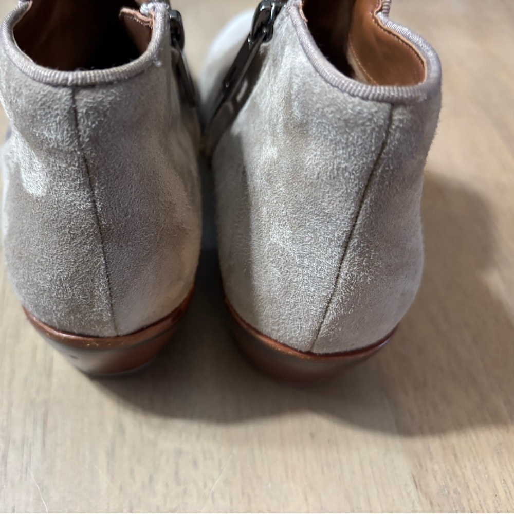 Sam Edelman booties size 6M  zippered real Suede upper  1 3/4 “ heal - Picture 2 of 6